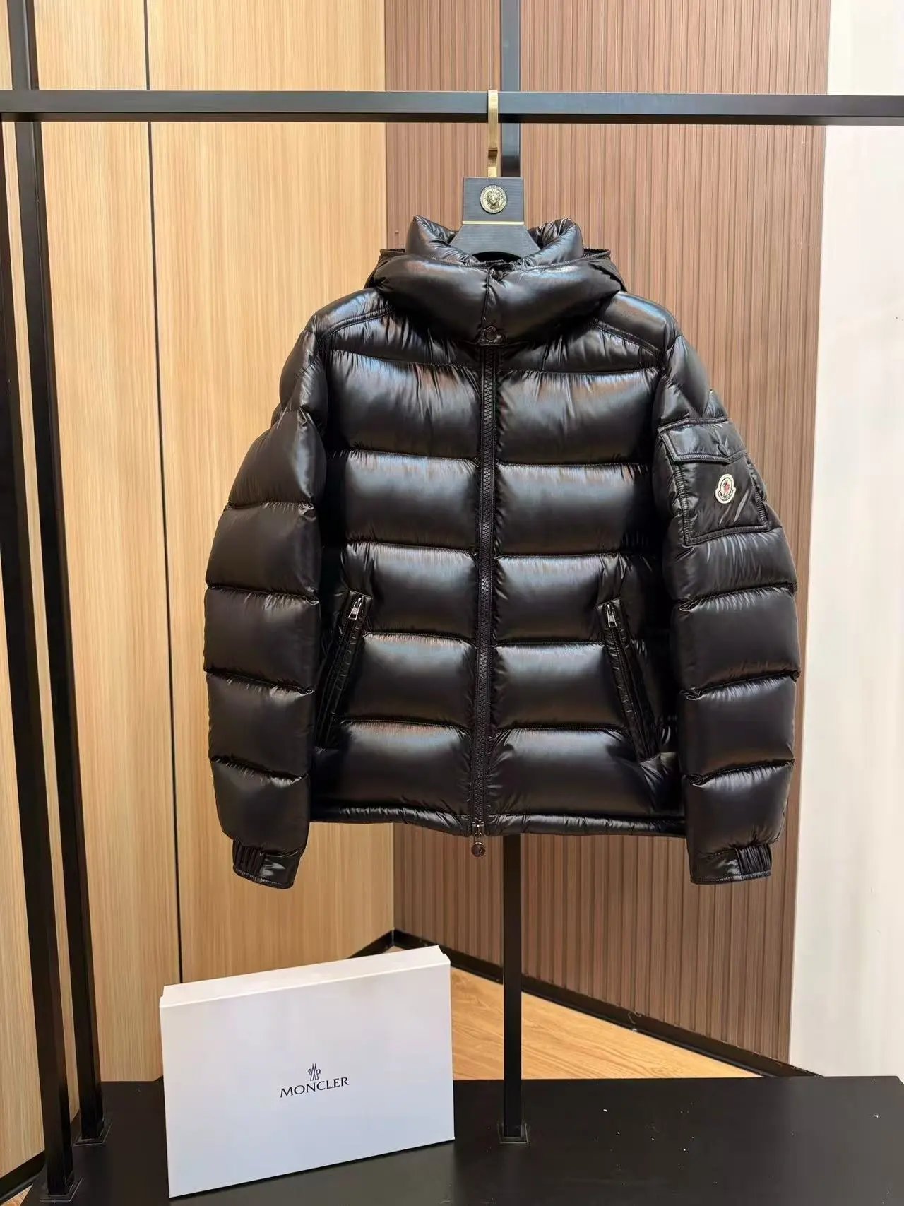 01 Moncler NFC