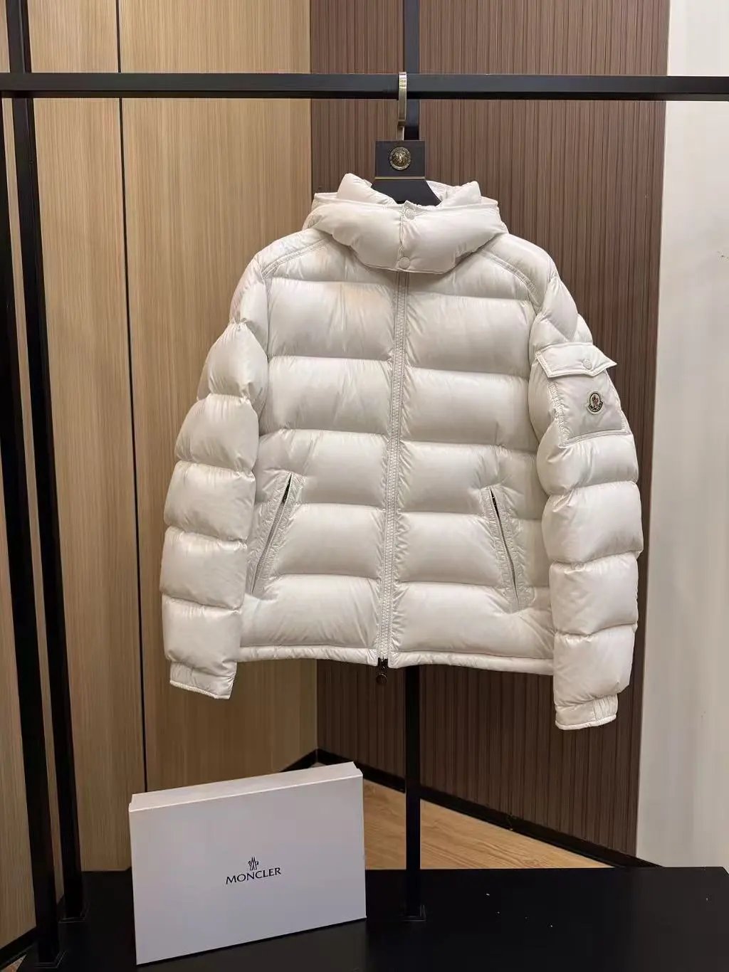 02 Moncler NFC