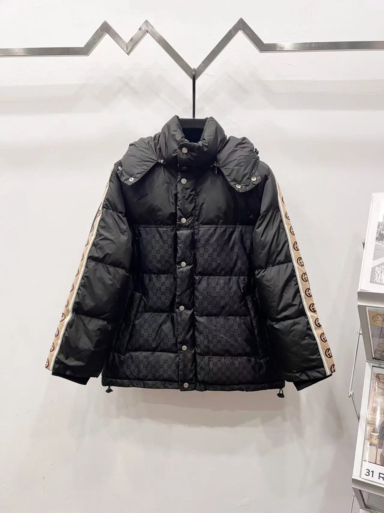 23 GUCCI