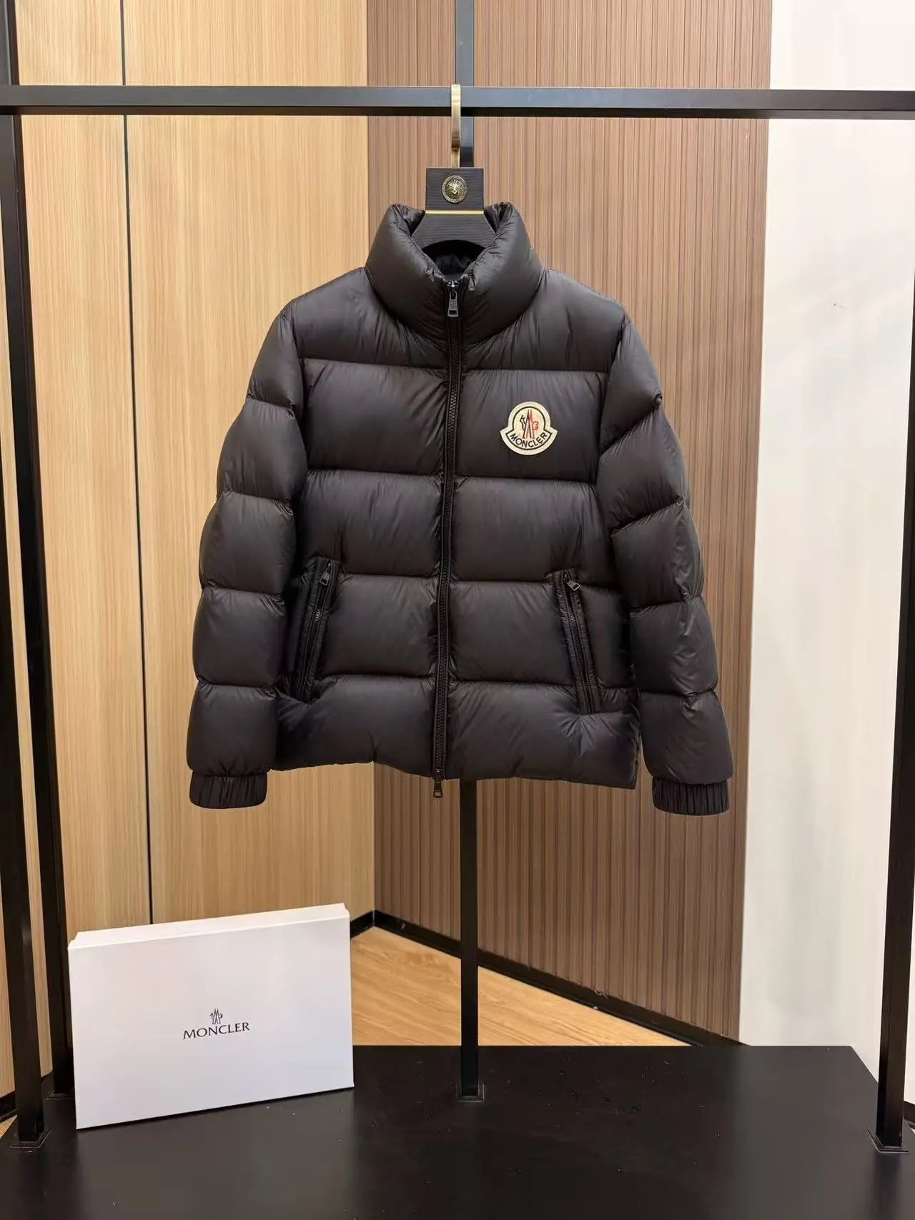 04 Moncler NFC