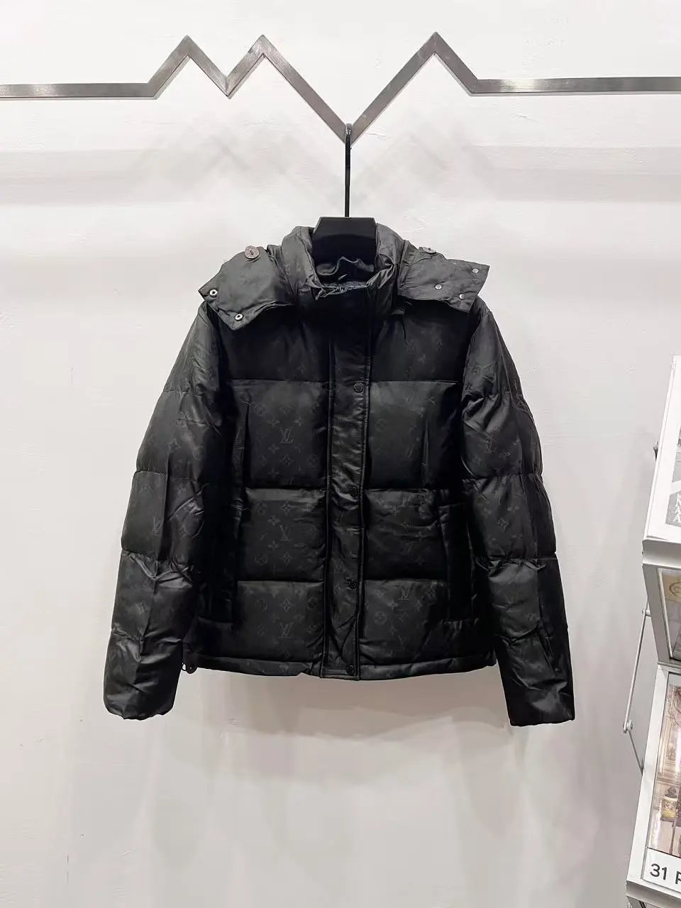 36 1V
