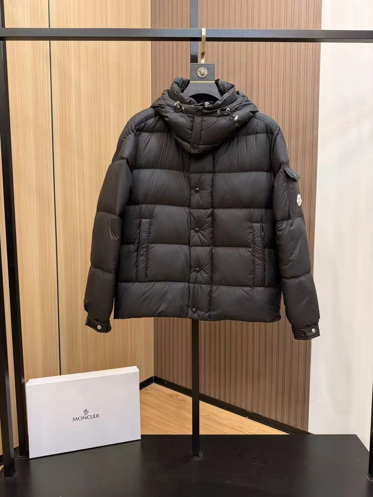 06 Moncler NFC