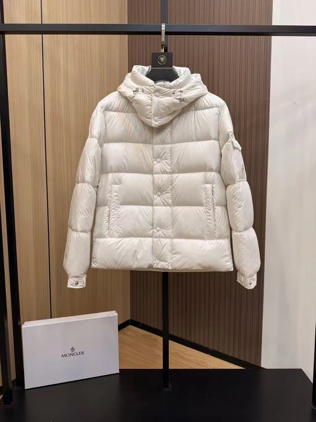 07 Moncler NFC