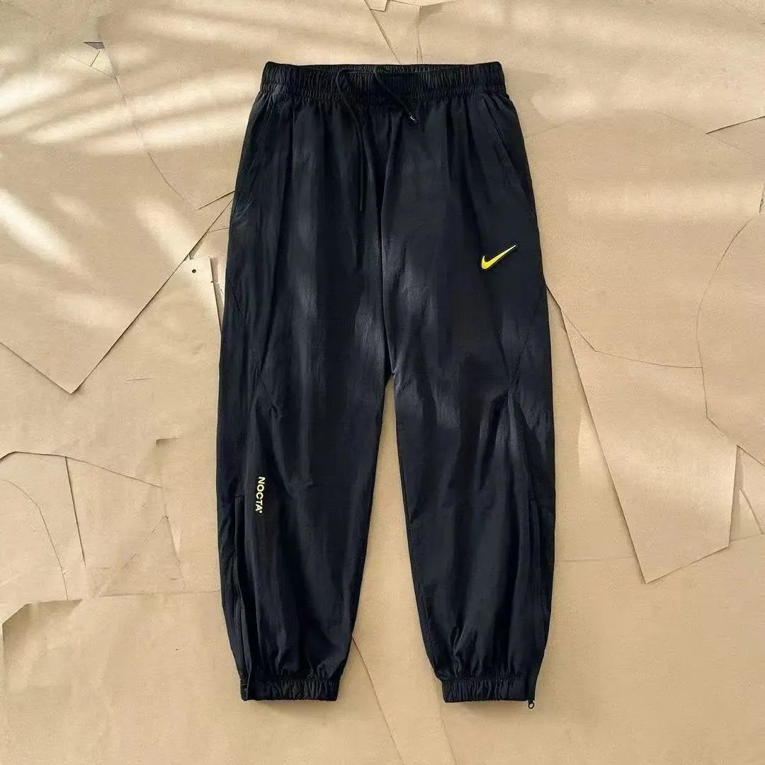 黄色套装裤子