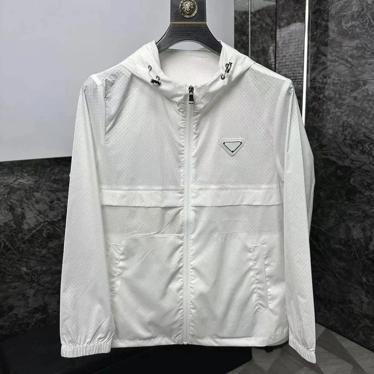 白（Breathable coat）