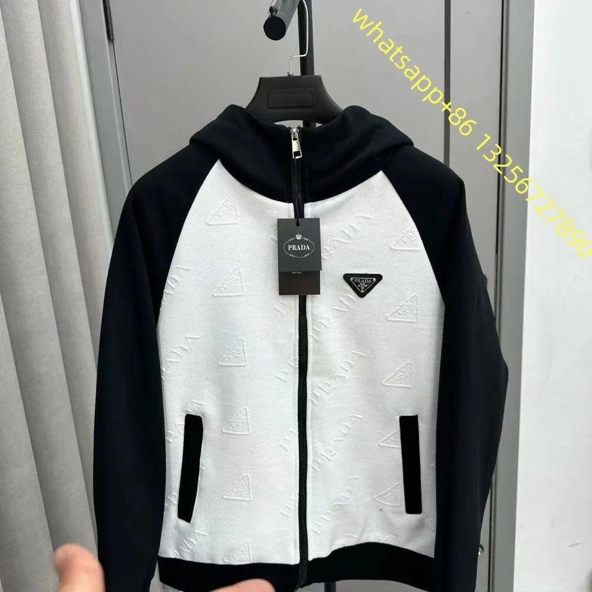 Prada10