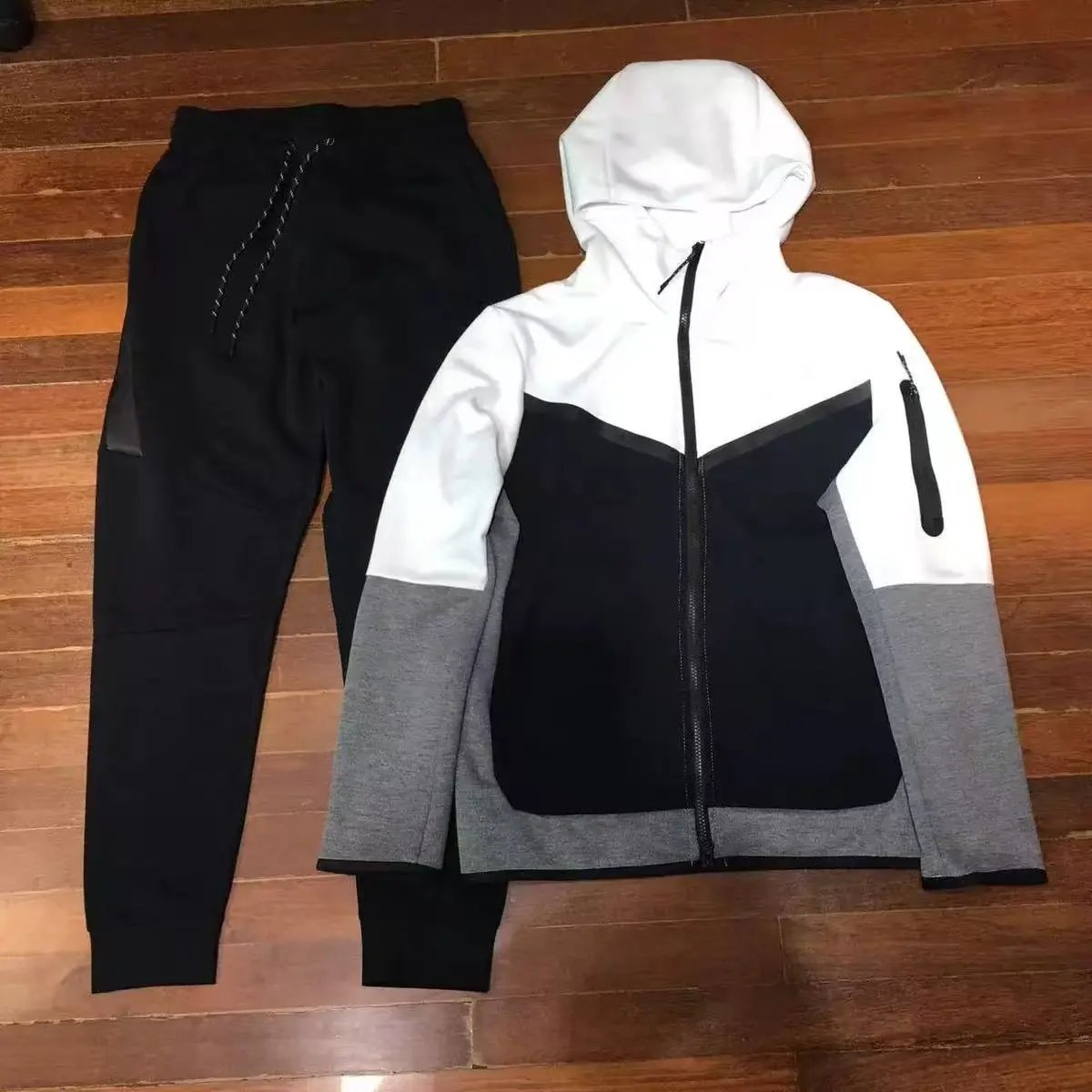04 黑拼白套装