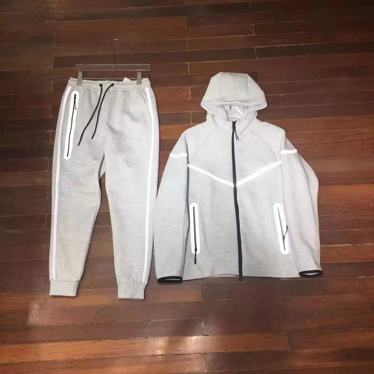 03 浅灰色套装