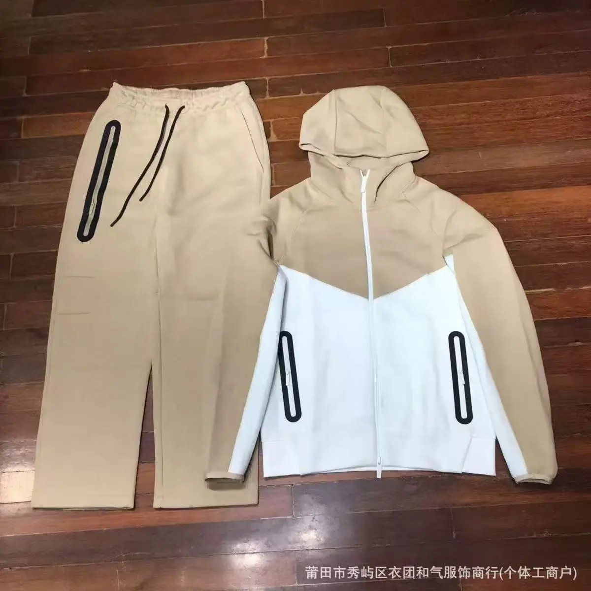 02 白拼卡其套装