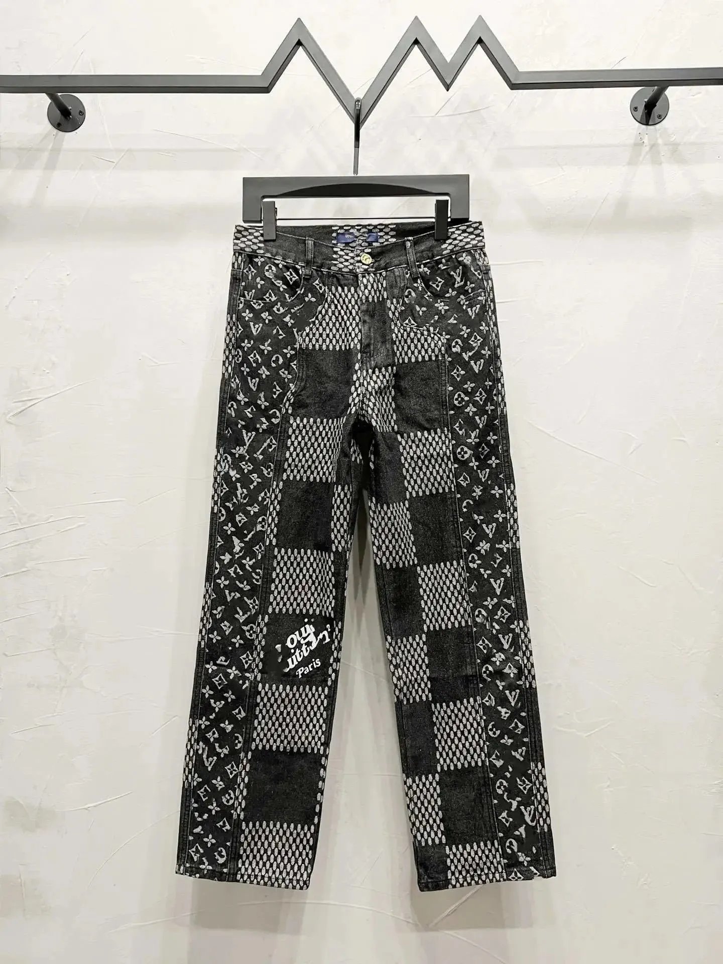 LYM906