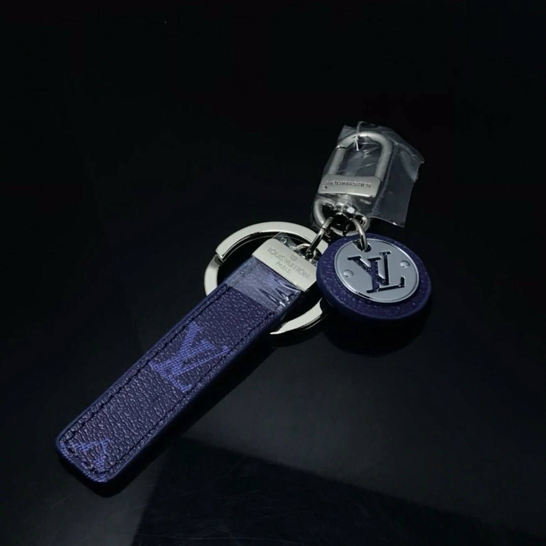 新品蓝色皮钥匙扣