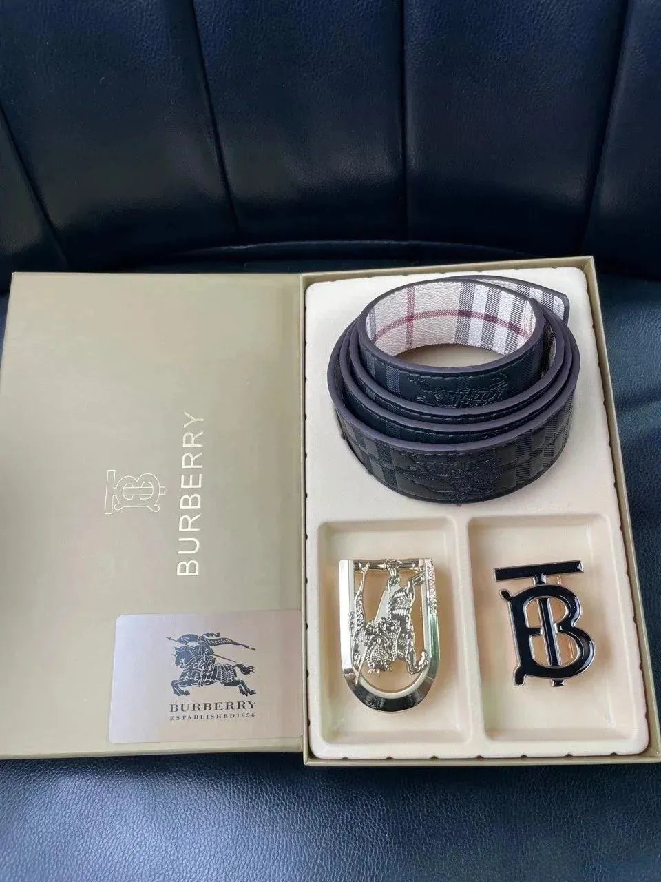 BURBERRY 37