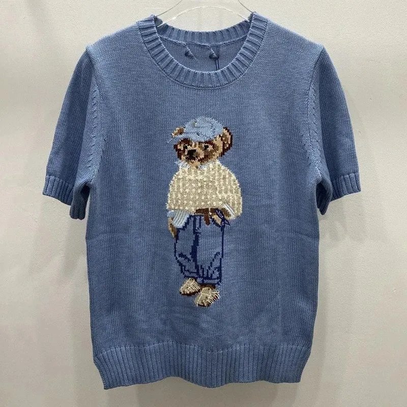 浅蓝色帽子熊