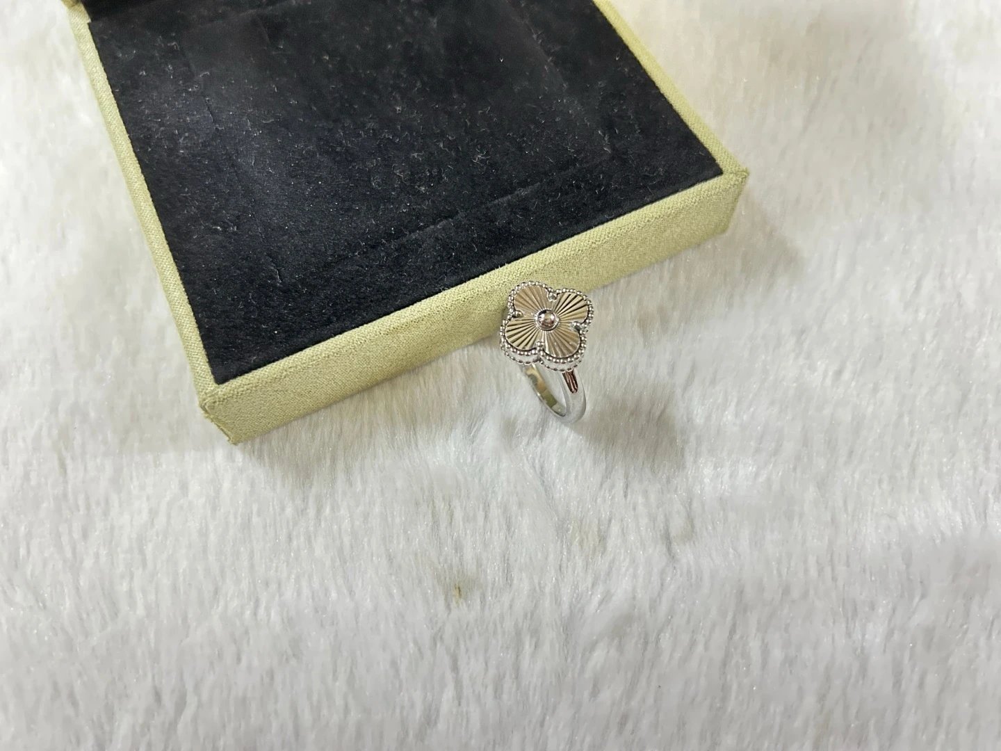 白金色