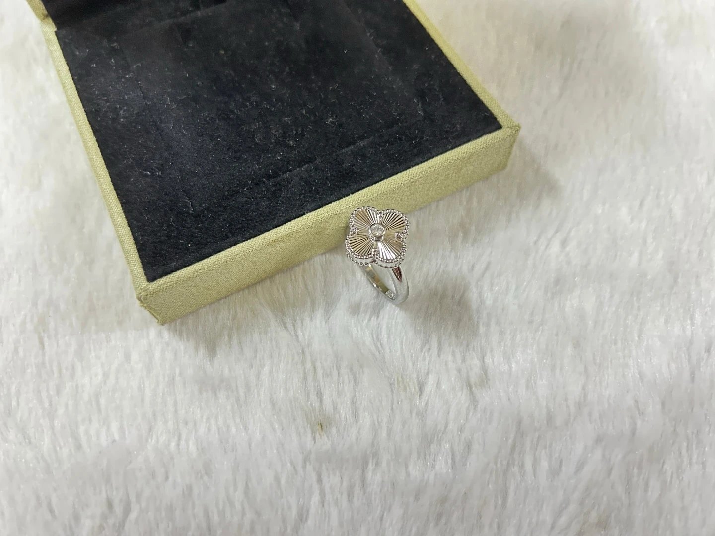 白金色
