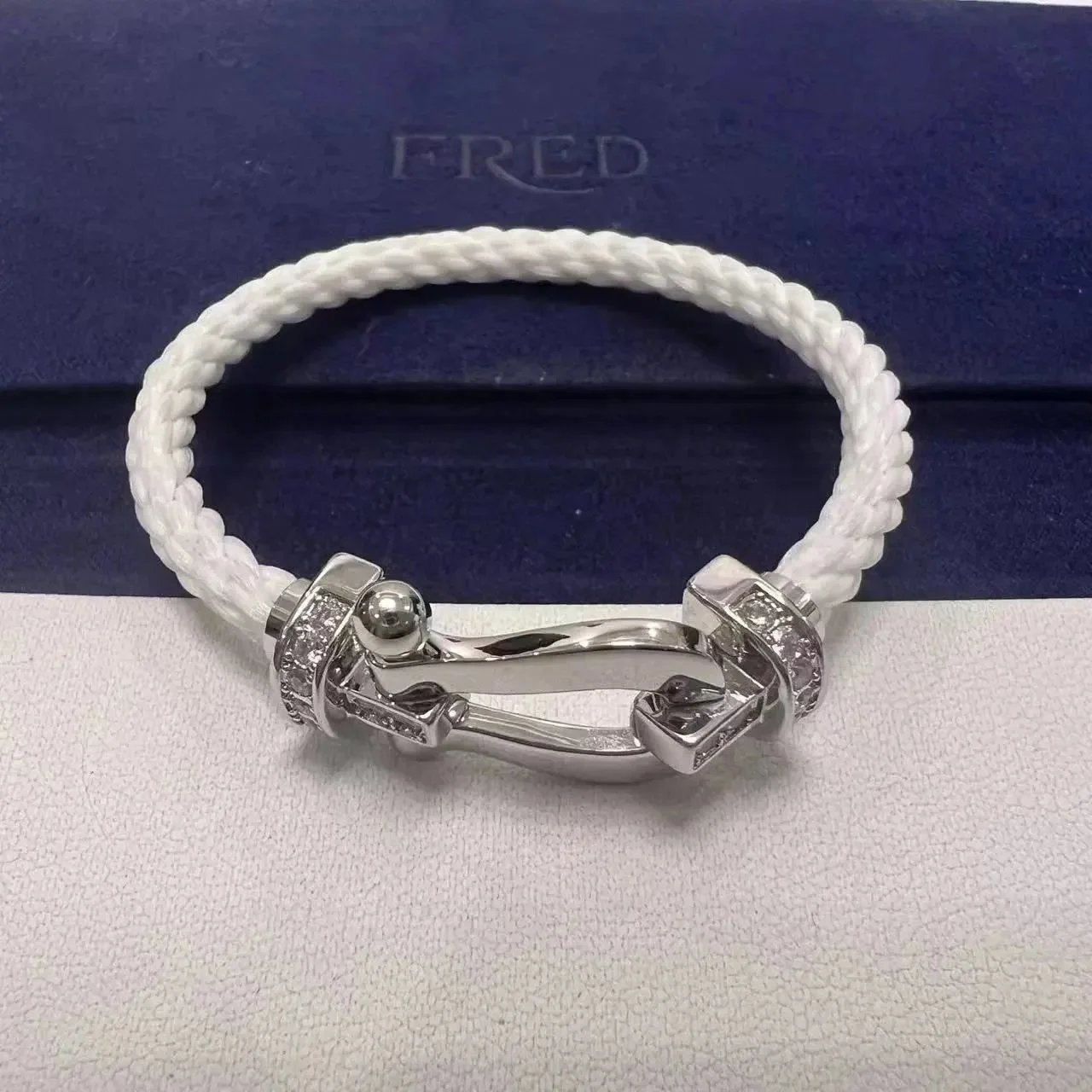 TOP Quality 白尼龙绳半钻银马蹄扣