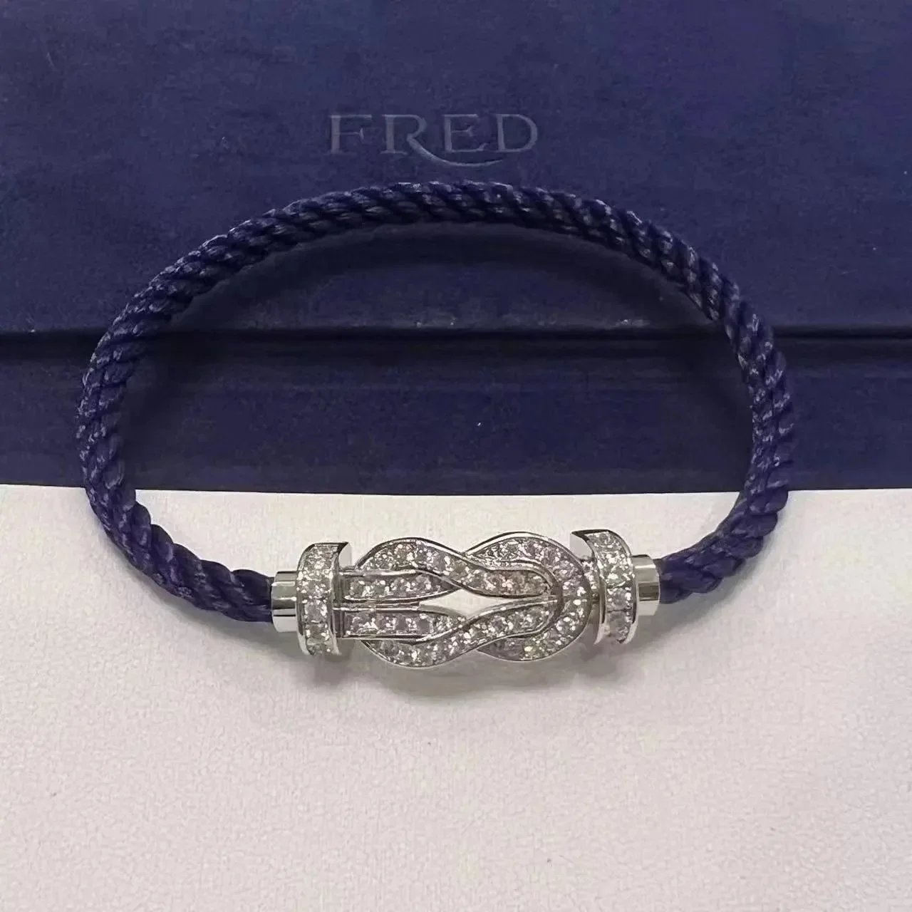 TOP Quality 宝蓝绳满钻银八字扣