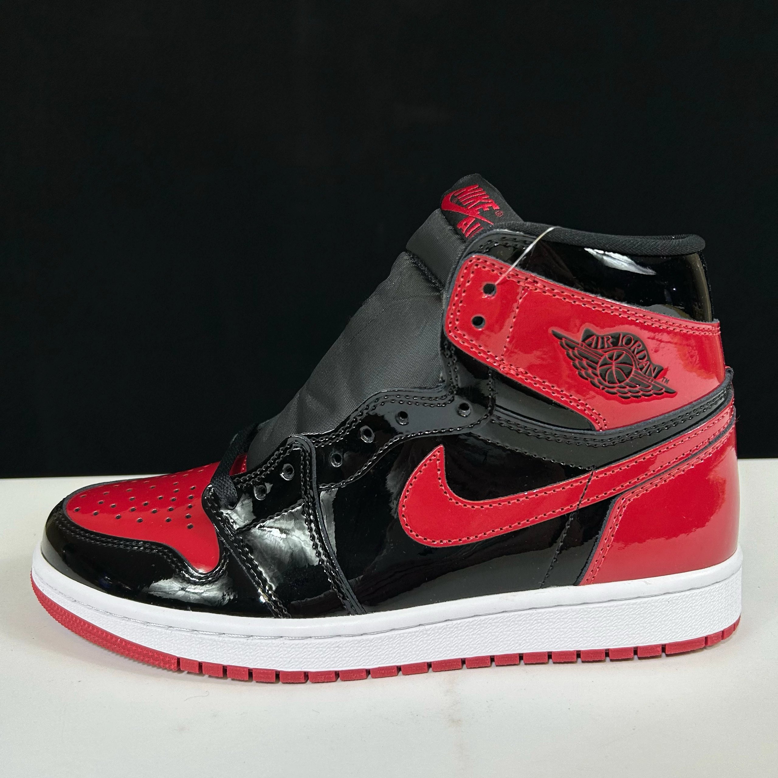 Aj1 黑红漆皮禁穿 555088-063