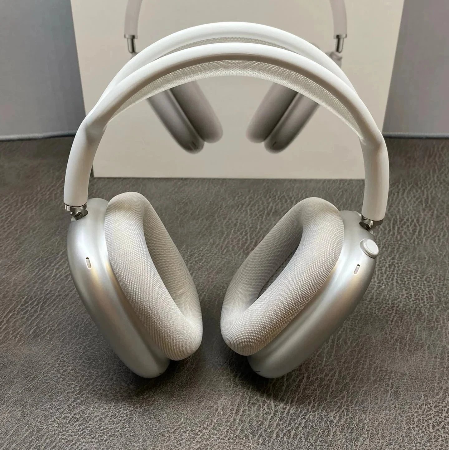 metal white