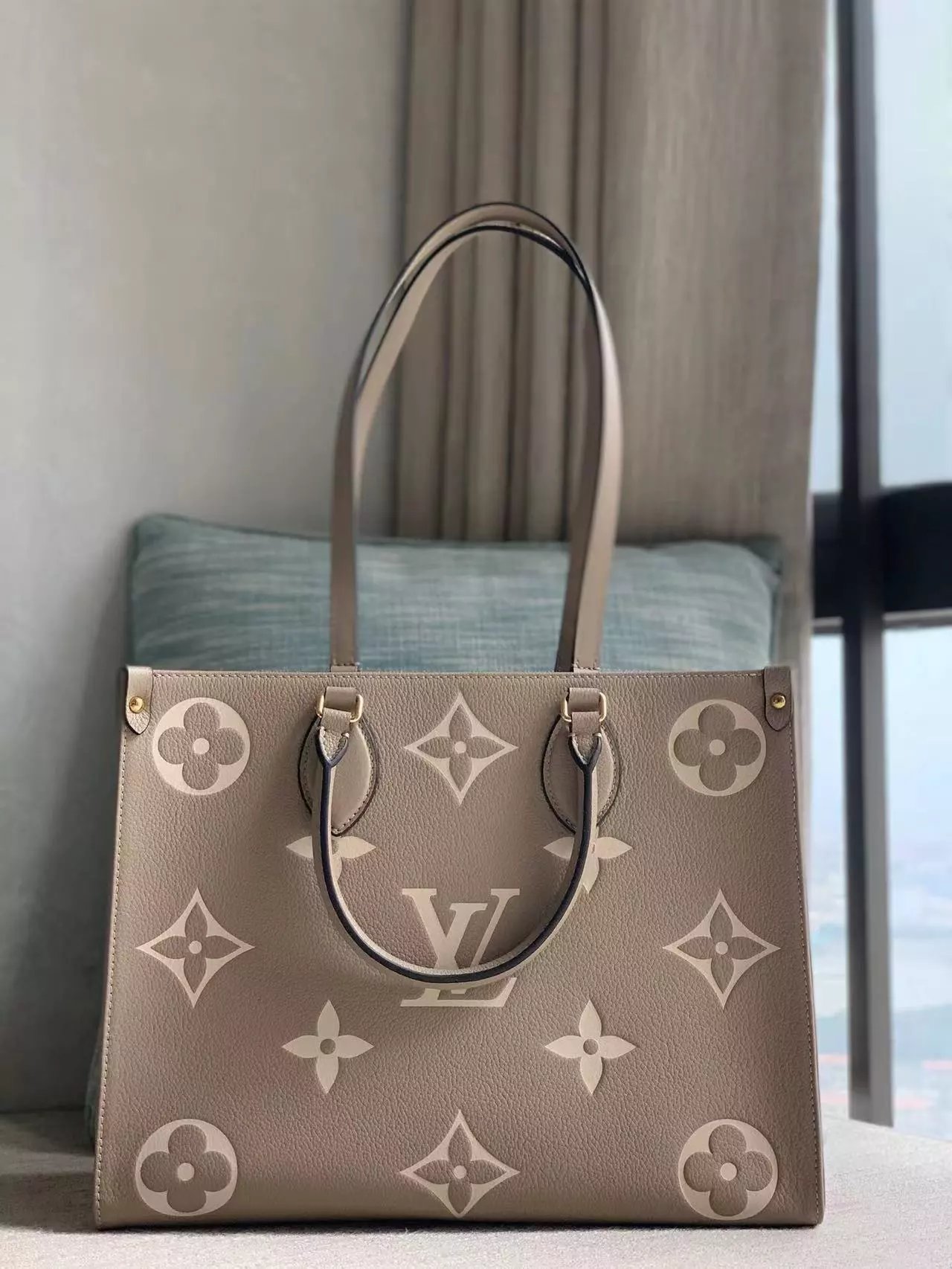浅咖色
