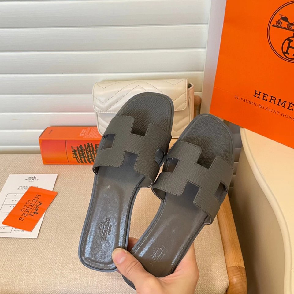掌纹深灰