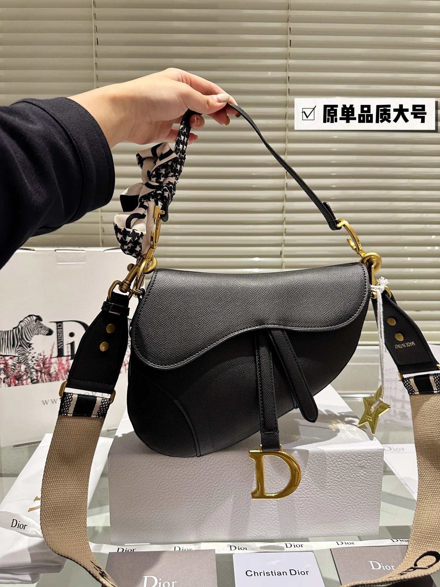 黑色 Black