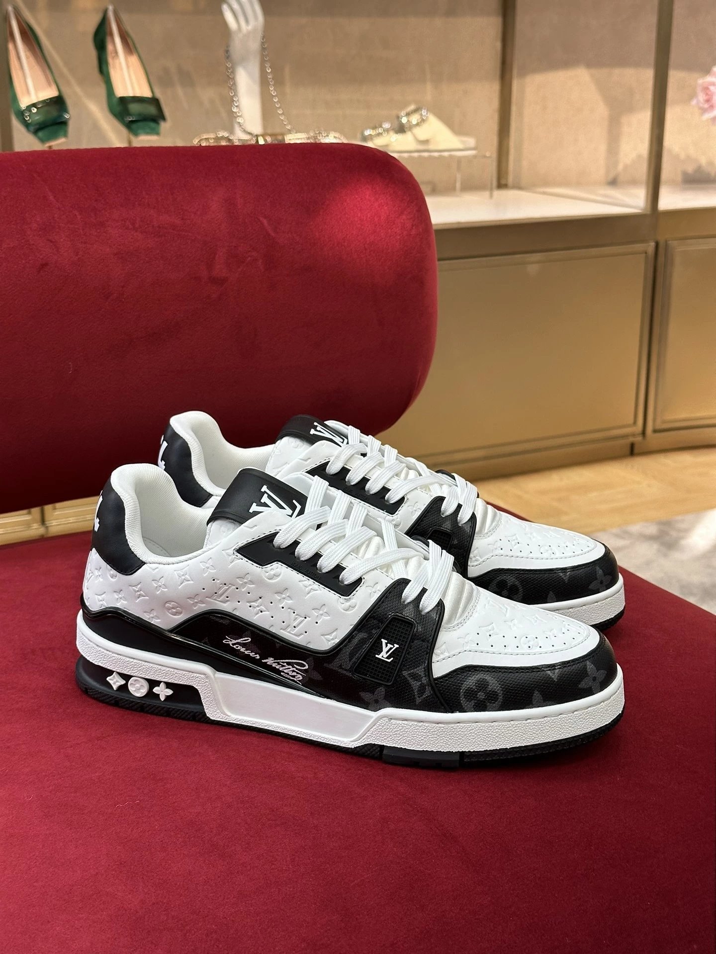 黑白色