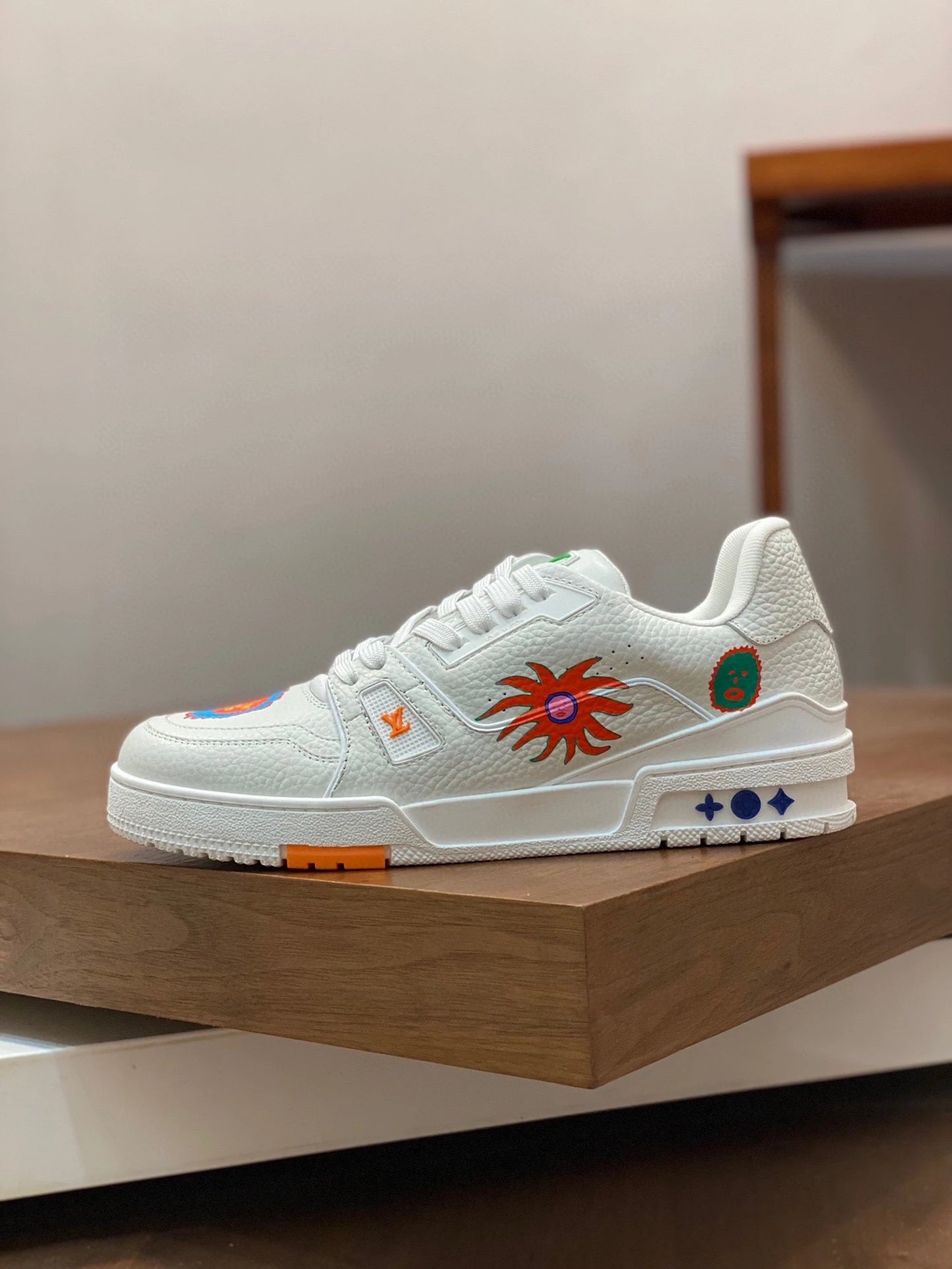纯白