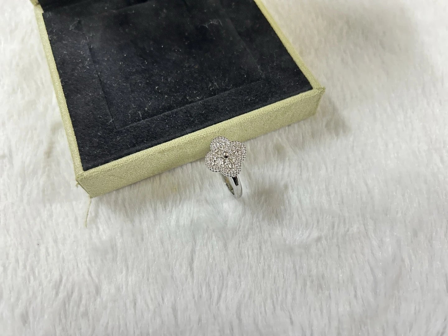 白金色