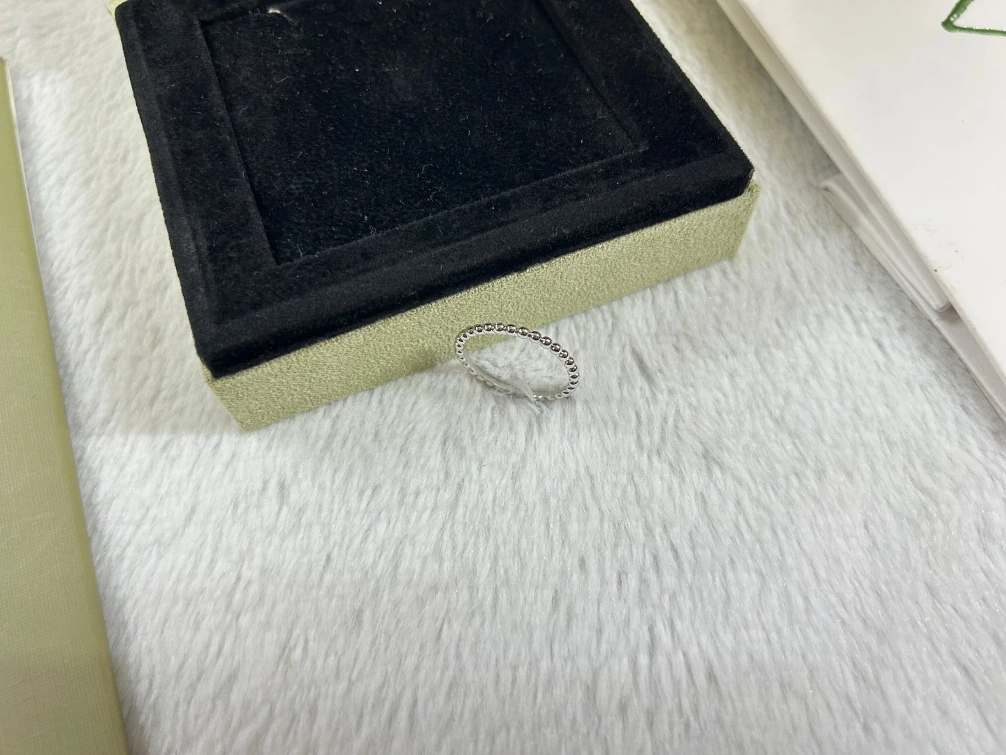 白金色