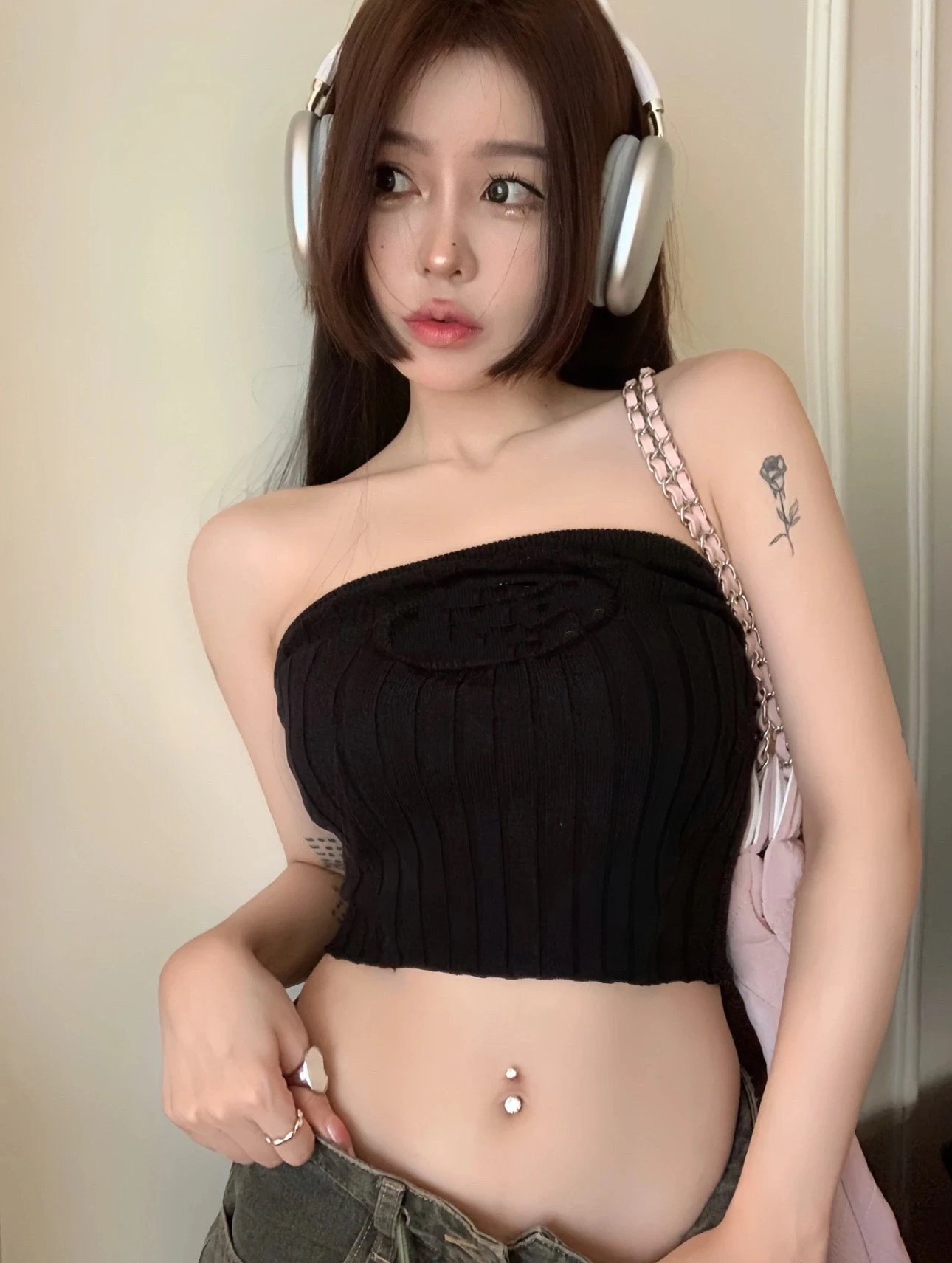 黑色