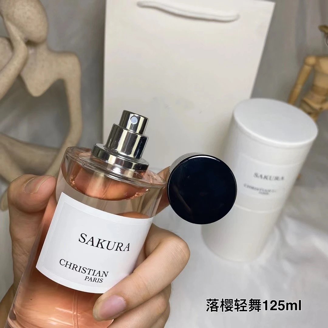 落樱轻舞
