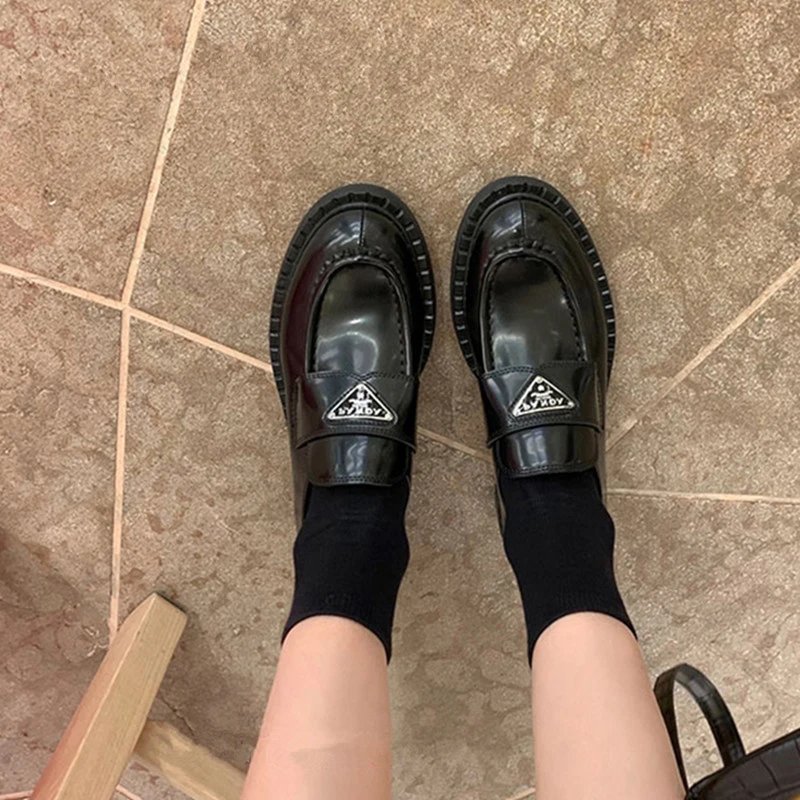 黑色