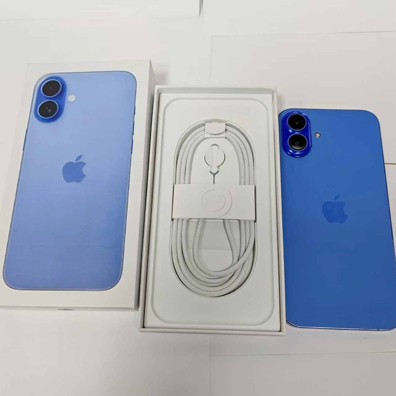 iPhone 16 plus blue