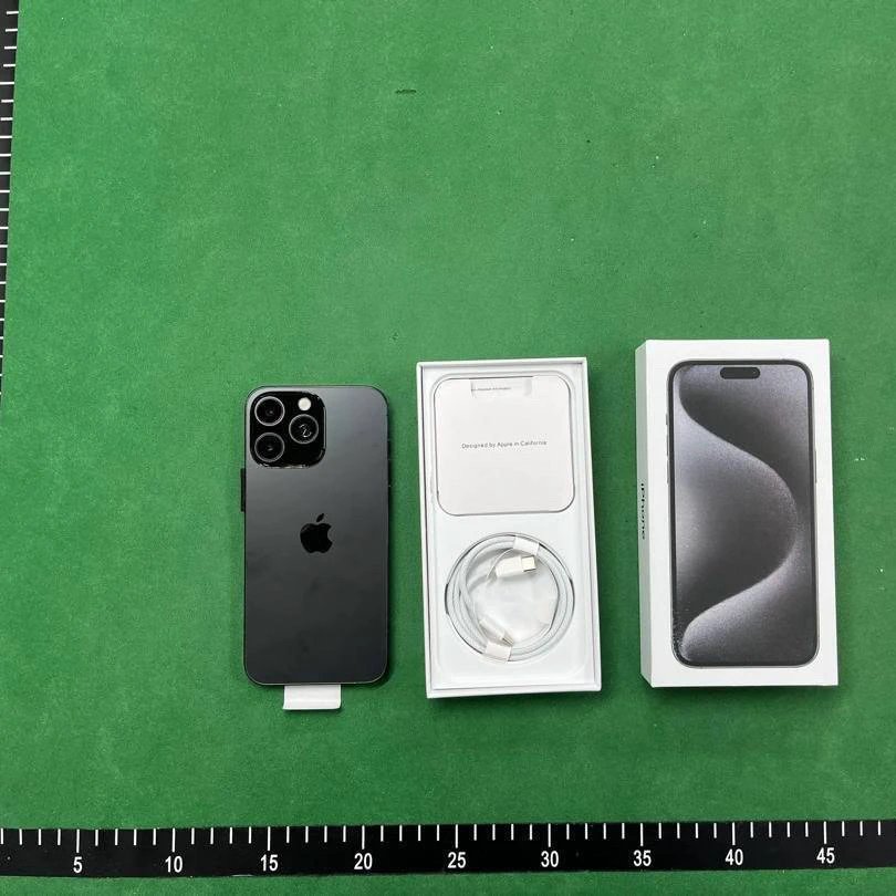 i15 Black