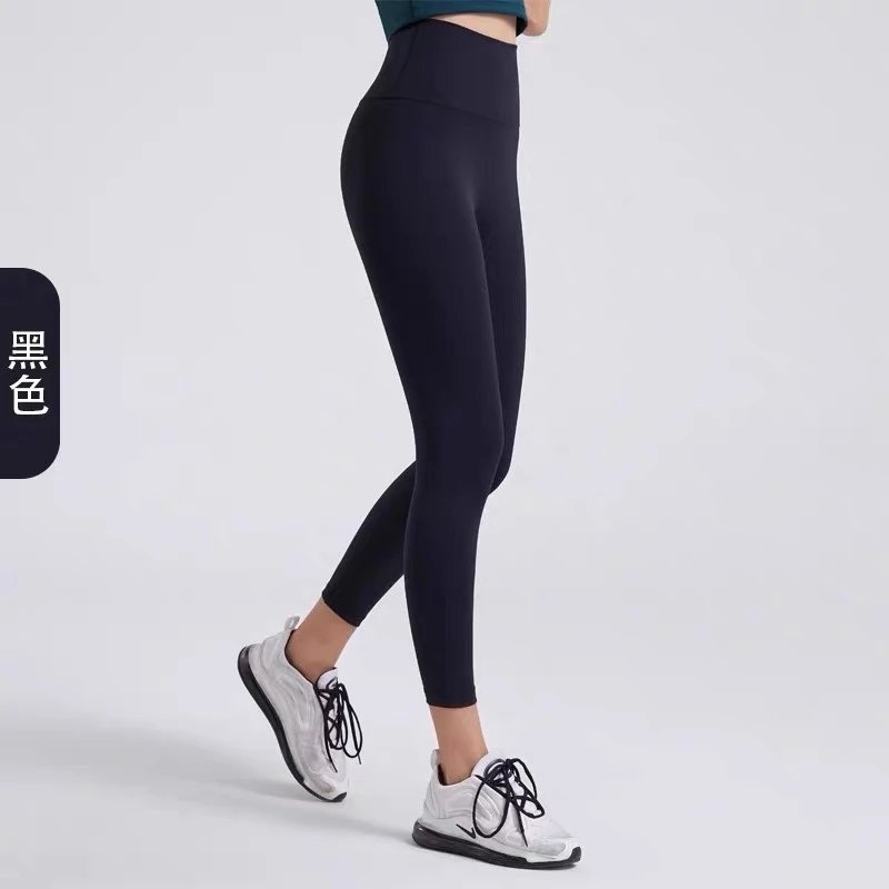 黑色