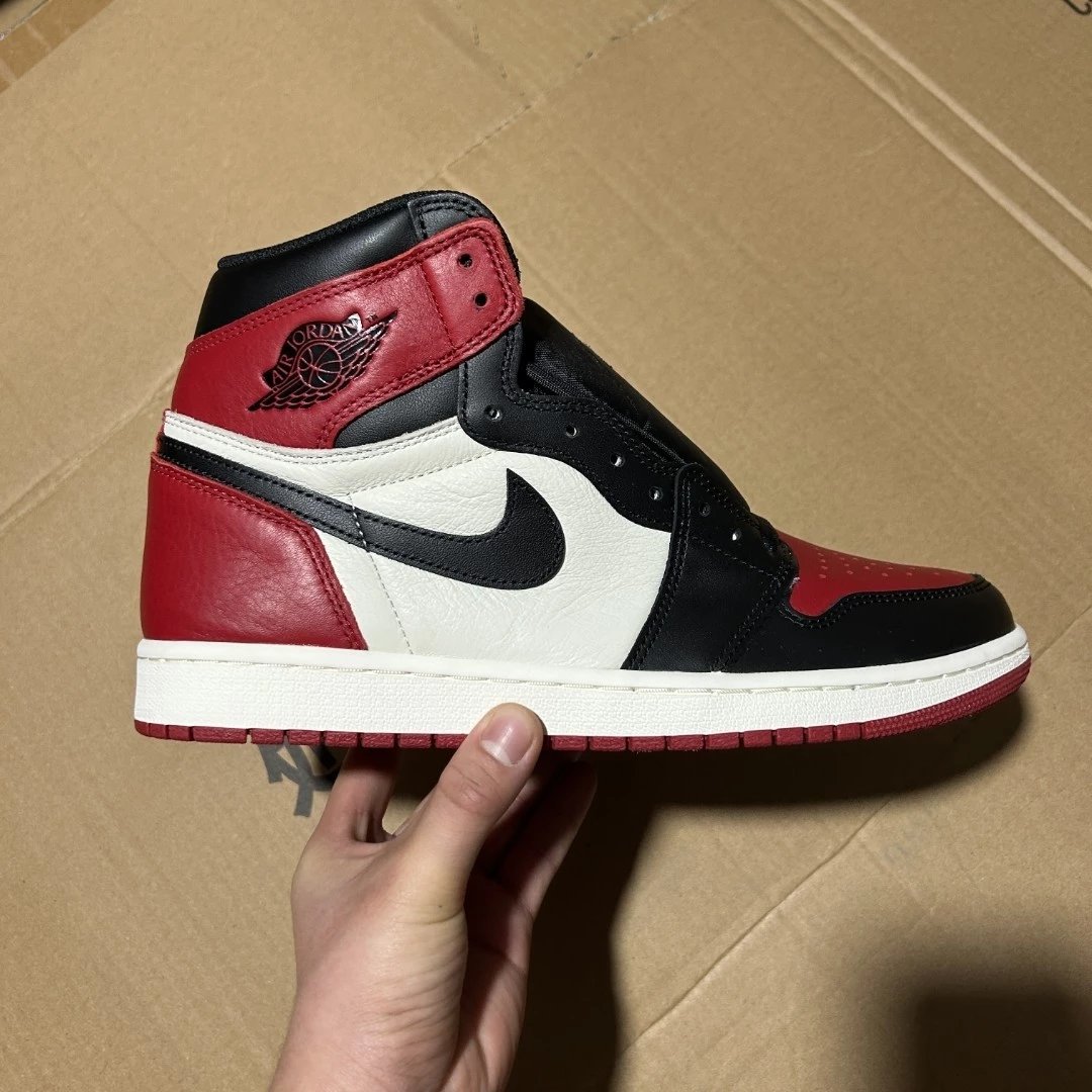 Aj1 高帮 黑红脚趾