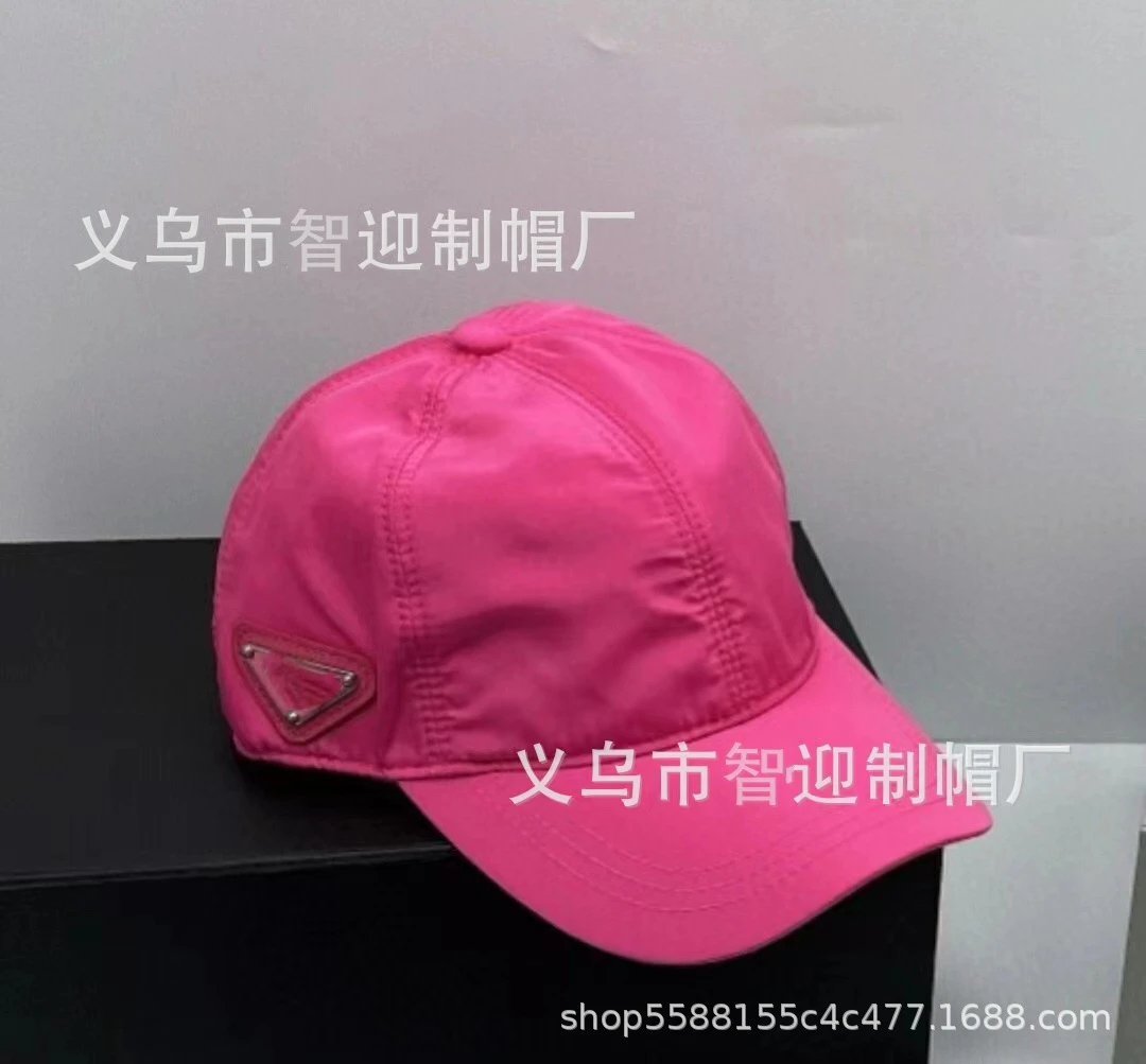 玫红色