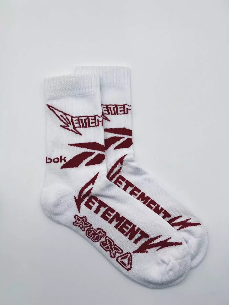 202300231 VT白色玫红红闪电