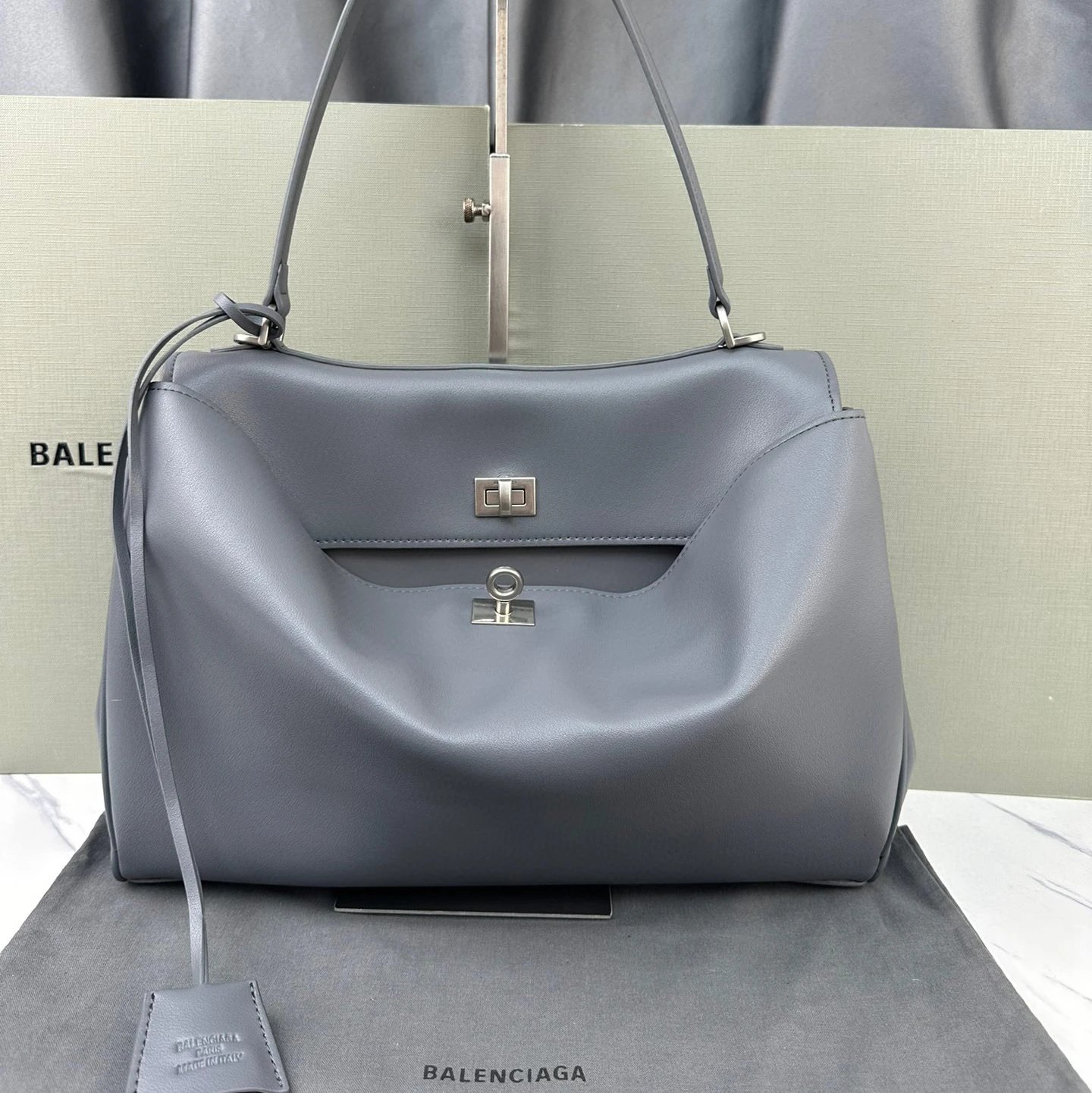 灰色中号