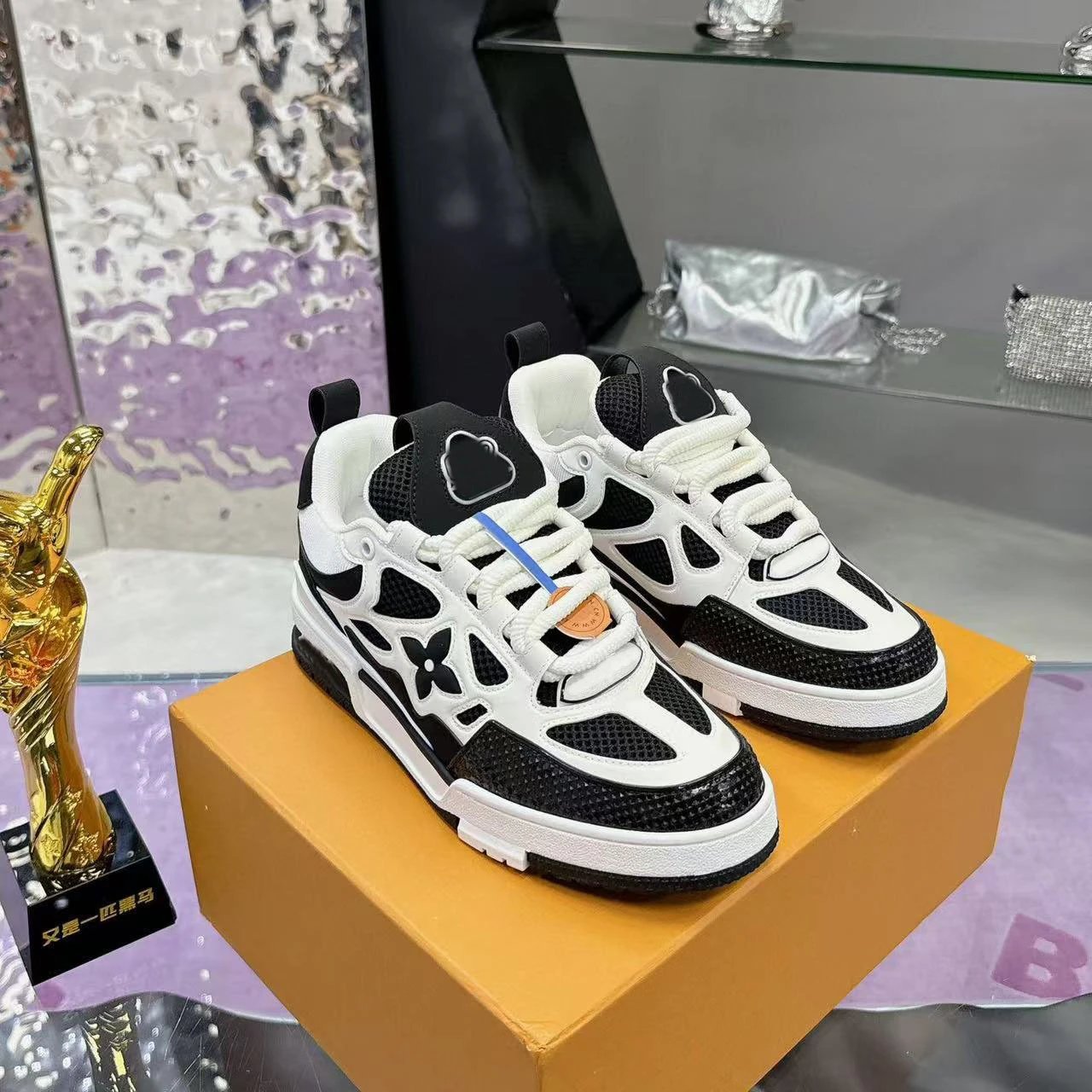 黑白色