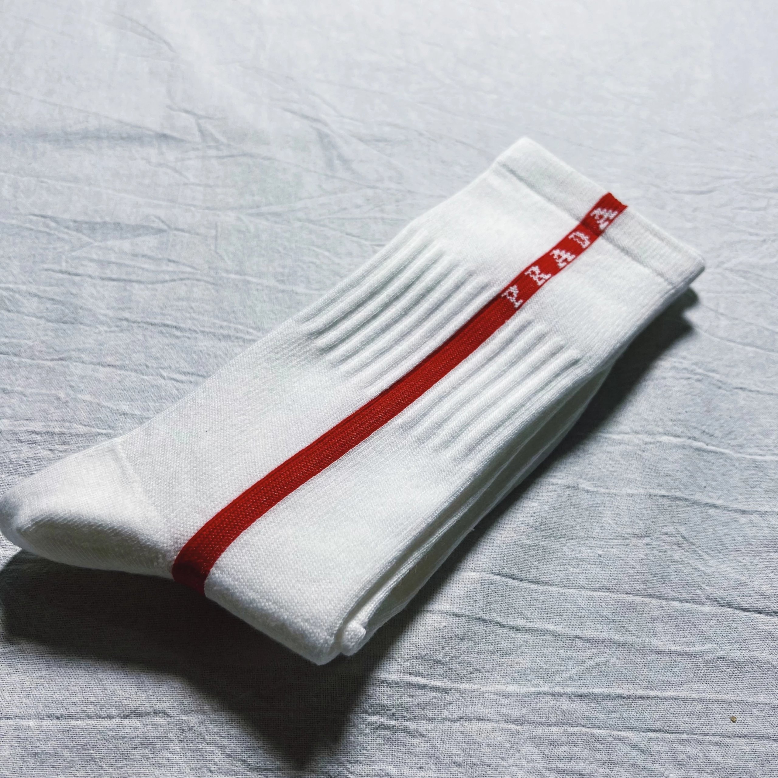 白色红条