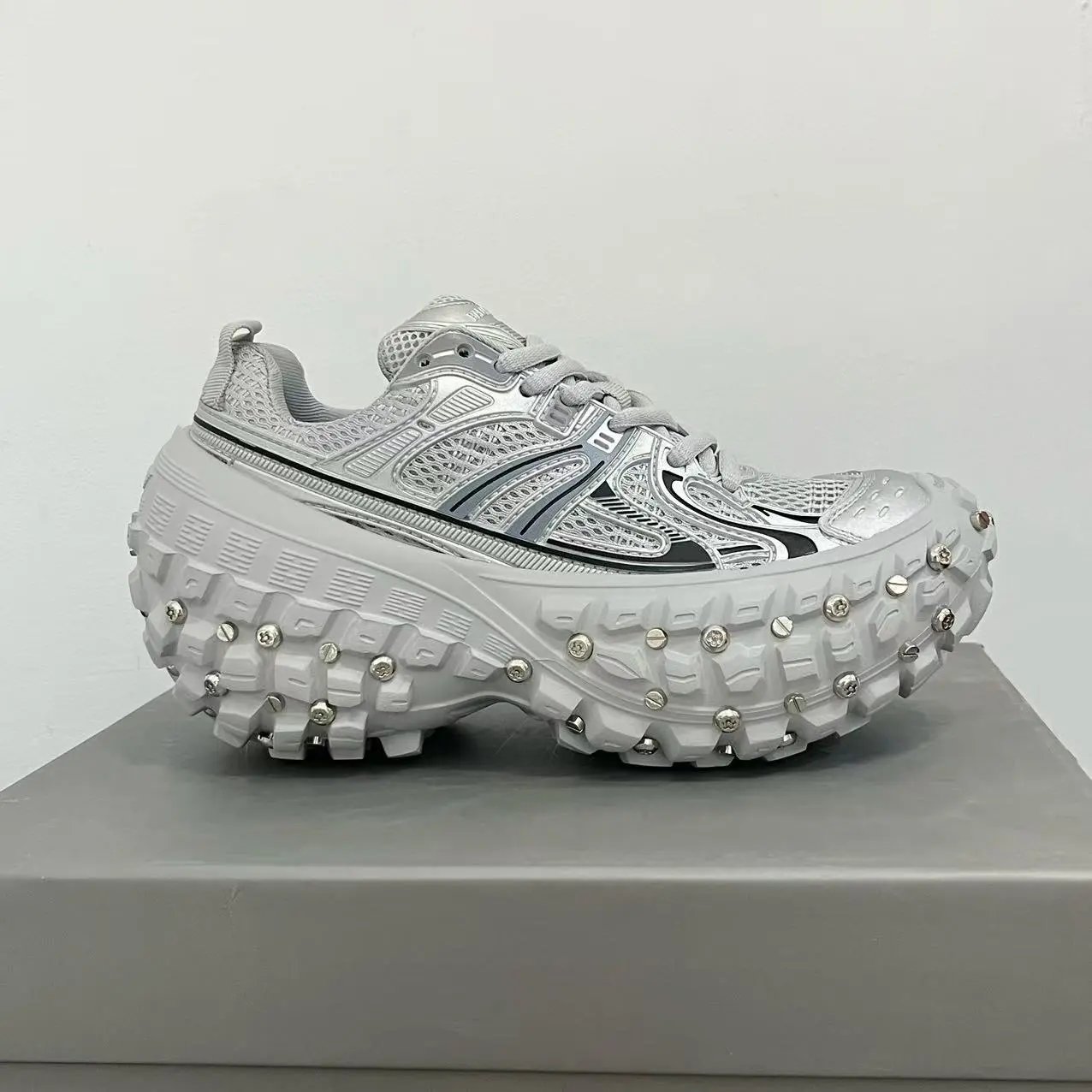 灰色铆钉