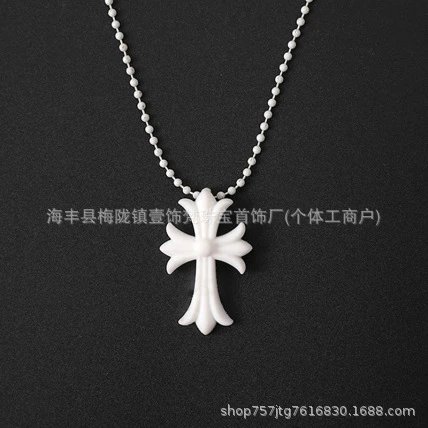 白色十字架项链