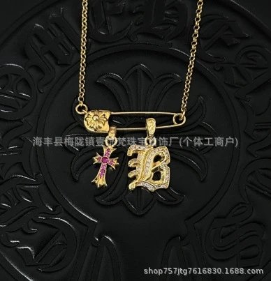 别针金色字母项链