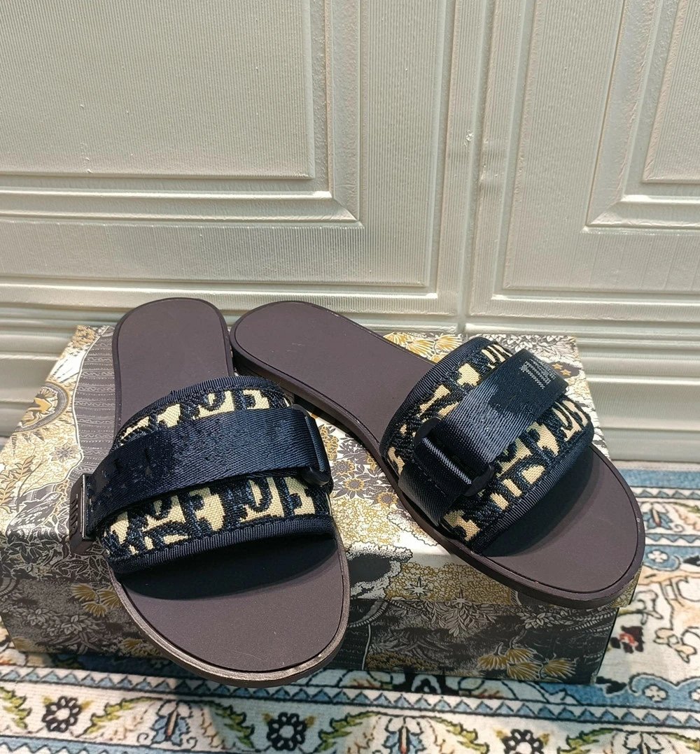 字母蓝色