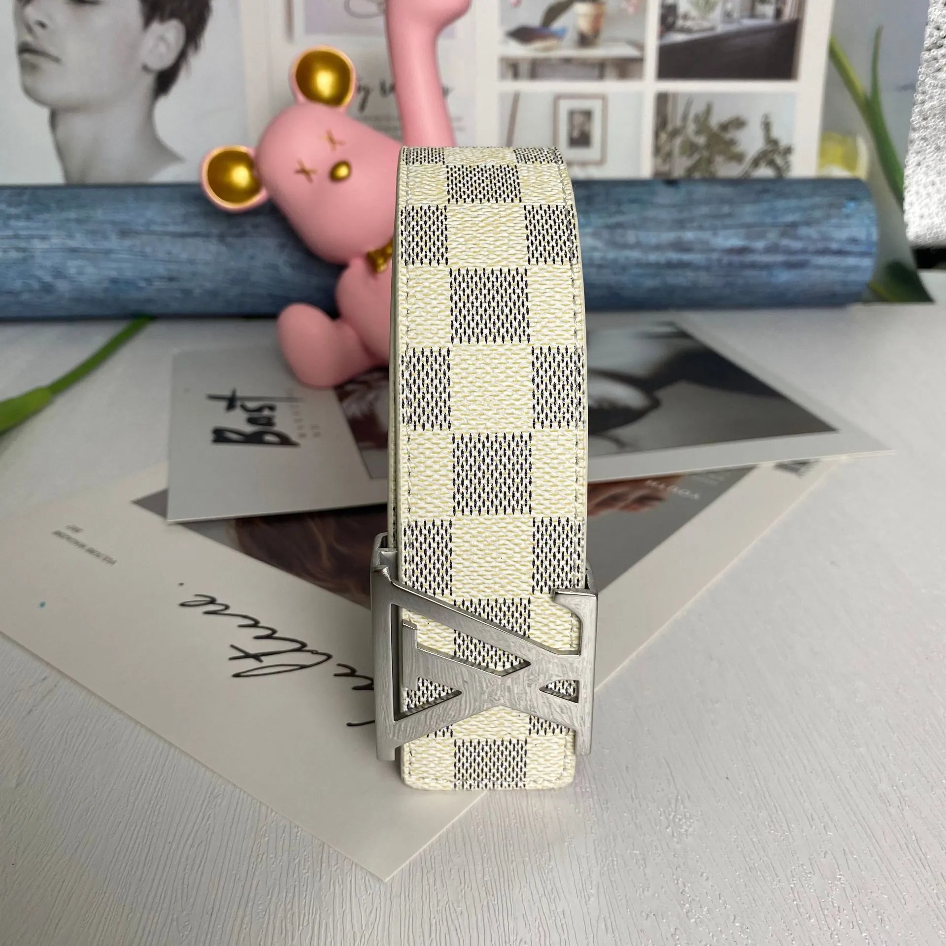 银扣白格