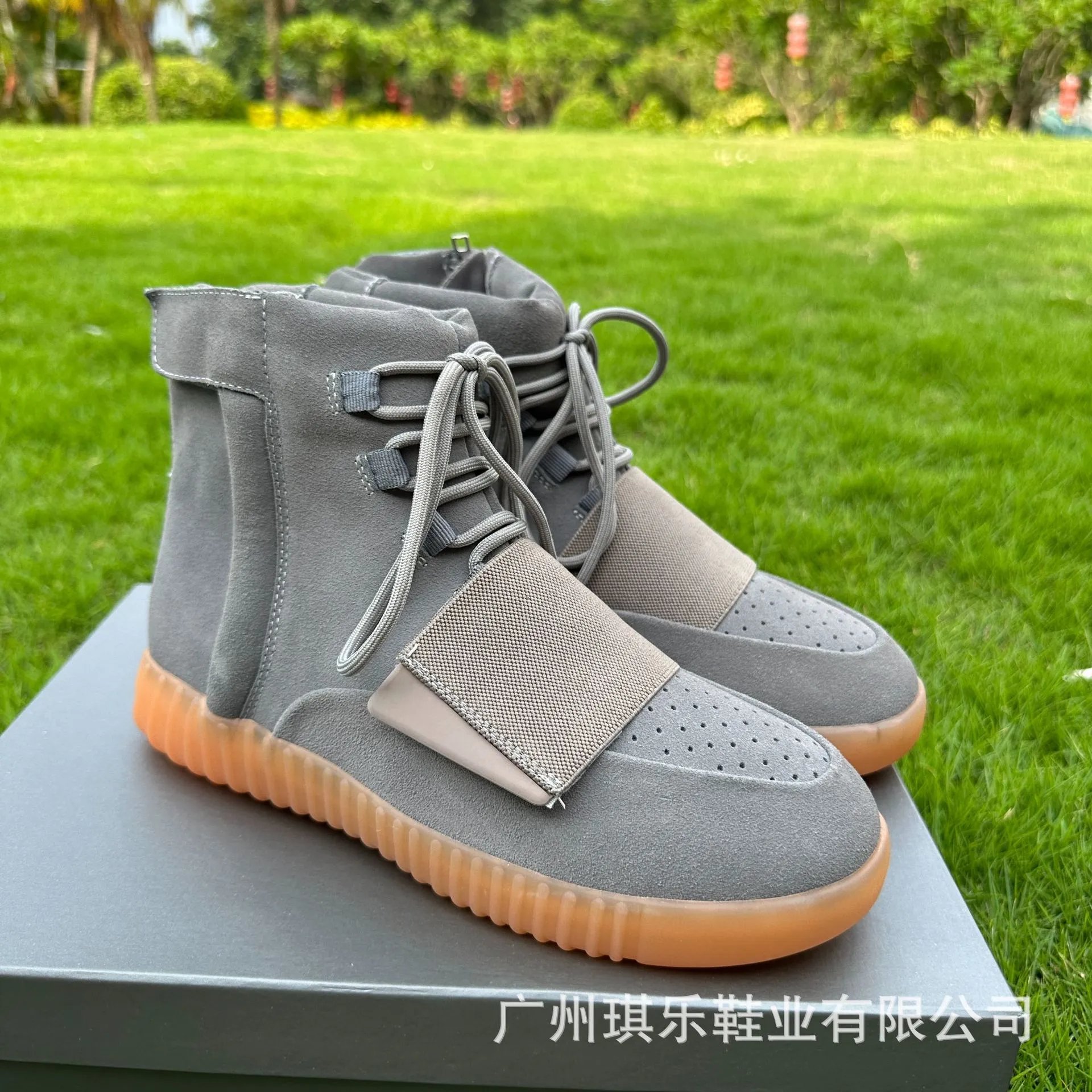 灰色棕底