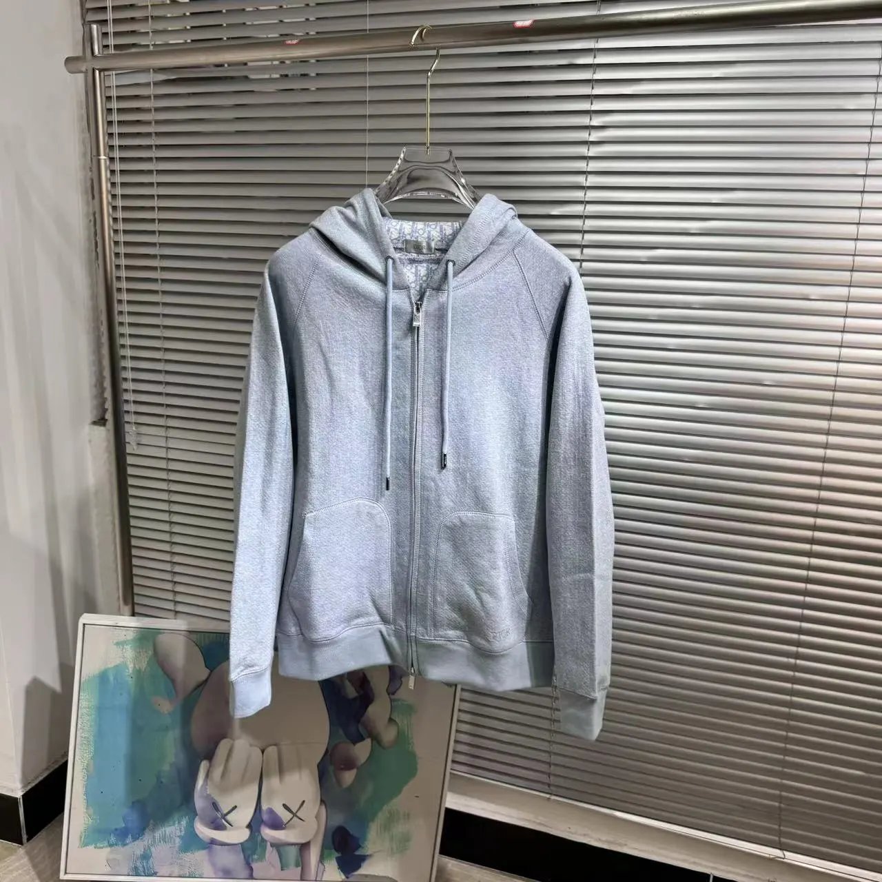 浅蓝色