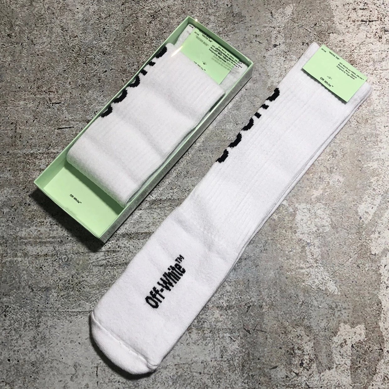 OW *SOCKS" 字体 白色 WITH BOX